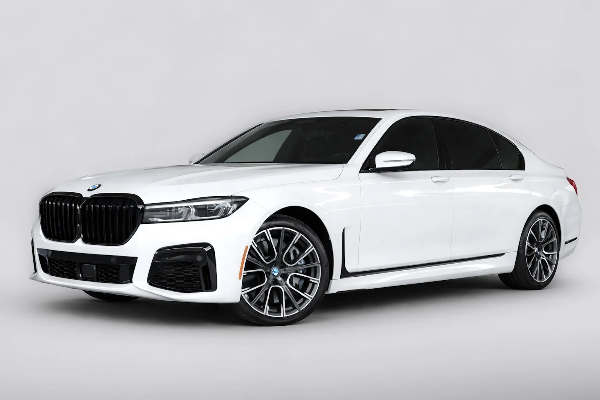 BMW 7 Series limousine for hire in Bangalore — Arista luxury chauffeur-driven car service